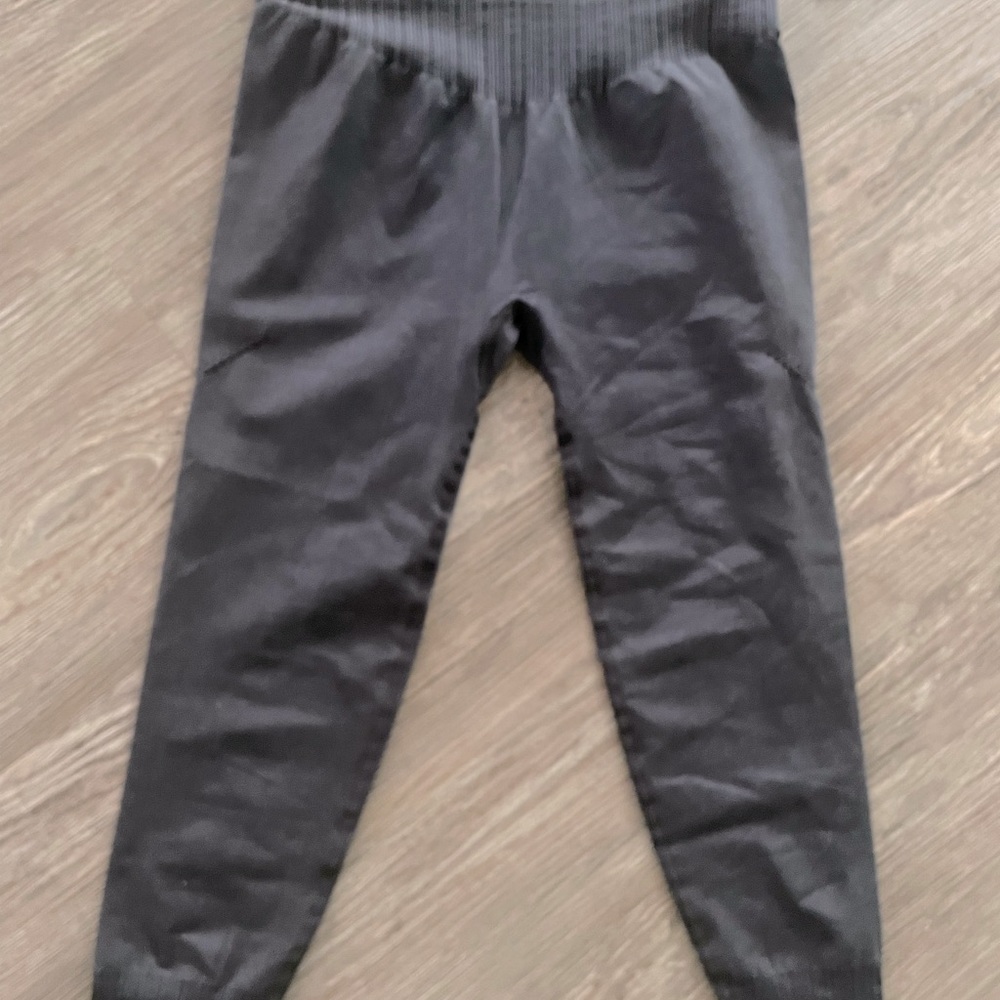 ⭐️ 3/ $30. Black leggings nwt, thick material